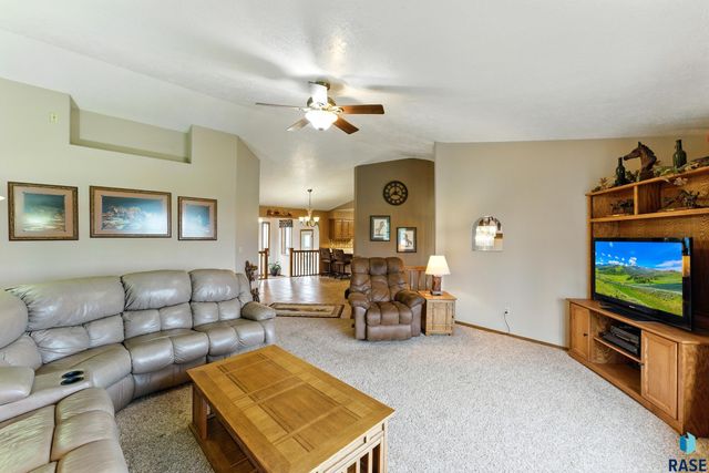 46946 274th St Street, Lennox, SD 57039