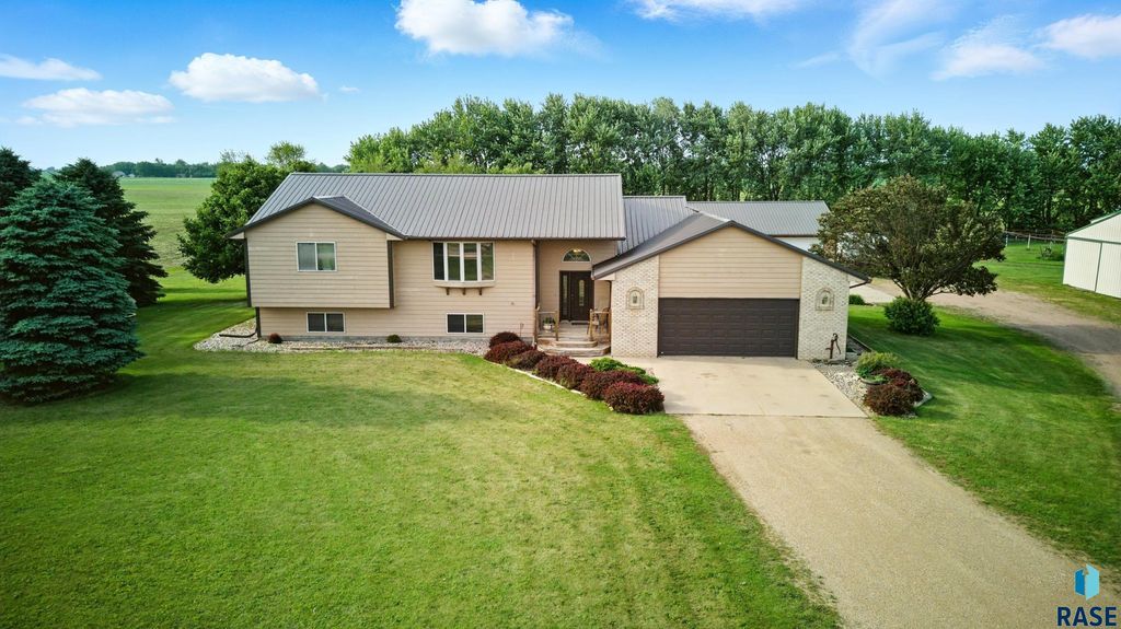 46946 274th St Street, Lennox, SD 57039