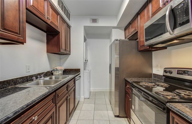 9707 Richmond Avenue 11, Houston, TX 77042