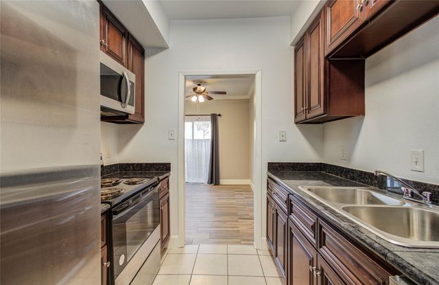 9707 Richmond Avenue 11, Houston, TX 77042