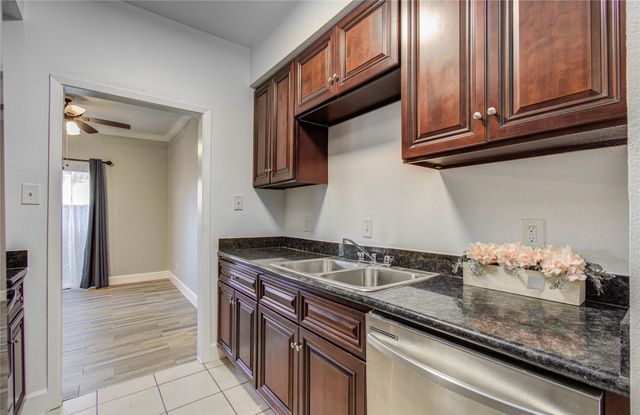 9707 Richmond Avenue 11, Houston, TX 77042