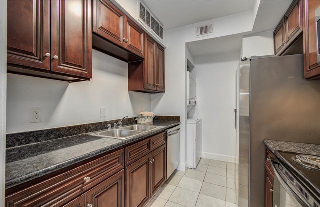 9707 Richmond Avenue 11, Houston, TX 77042