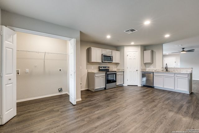 7618 Capstone Rdg, San Antonio, TX 78244