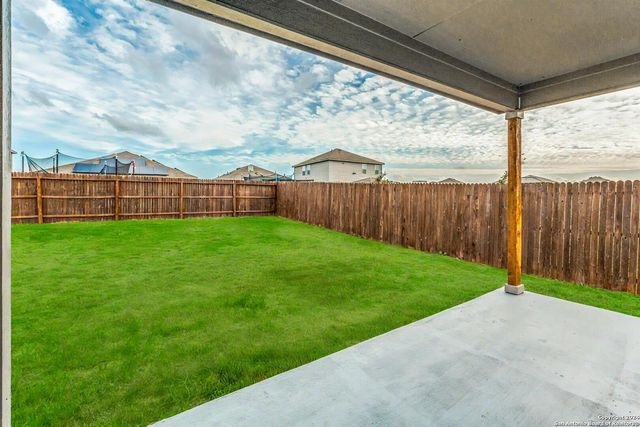 7618 Capstone Rdg, San Antonio, TX 78244