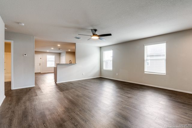 7618 Capstone Rdg, San Antonio, TX 78244