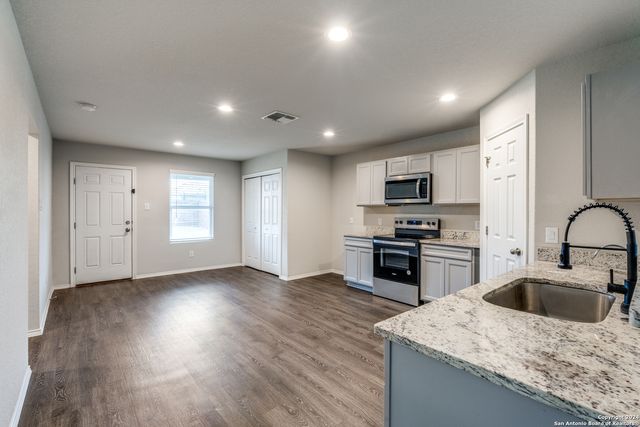 7618 Capstone Rdg, San Antonio, TX 78244