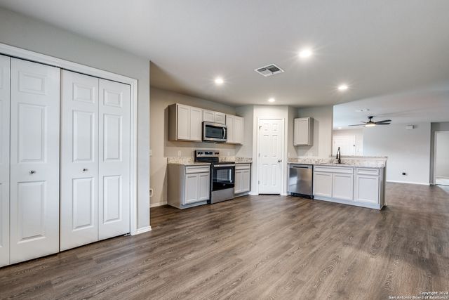 7618 Capstone Rdg, San Antonio, TX 78244