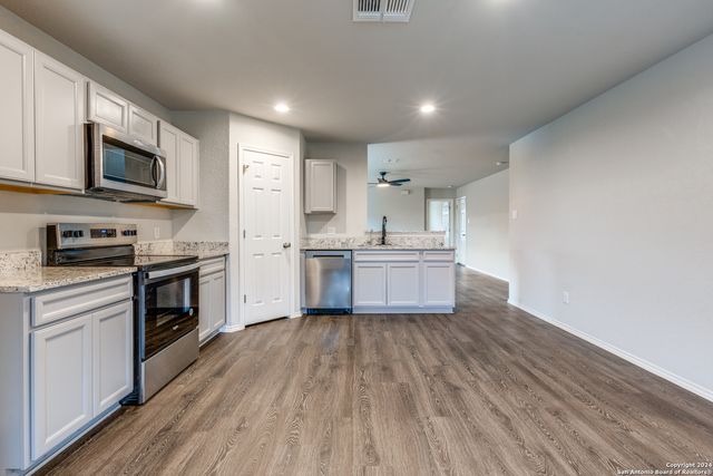 7618 Capstone Rdg, San Antonio, TX 78244