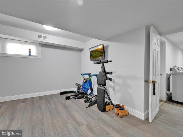 291 N WYCOMBE AVE, Lansdowne, PA 19050