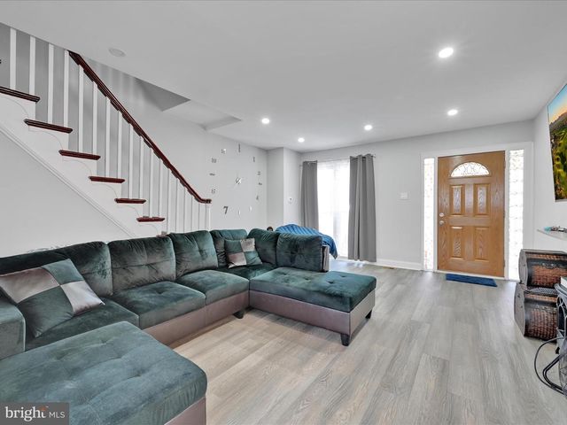 291 N WYCOMBE AVE, Lansdowne, PA 19050