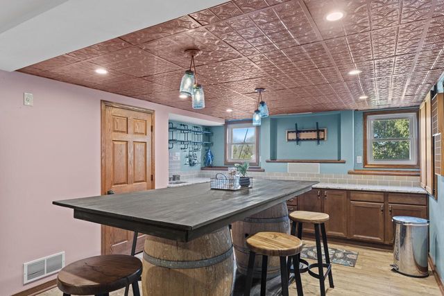 W296S2982 Molly LANE S, Waukesha, WI 53188