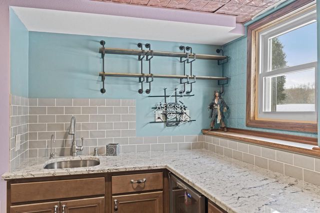 W296S2982 Molly LANE S, Waukesha, WI 53188