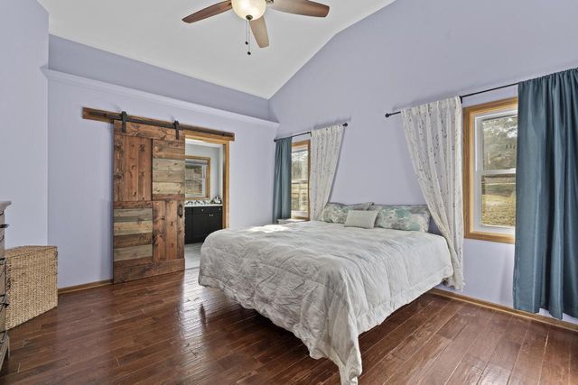 W296S2982 Molly LANE S, Waukesha, WI 53188