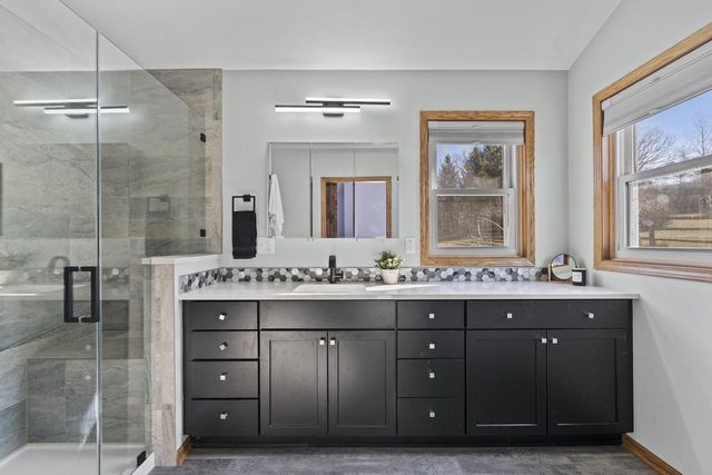 W296S2982 Molly LANE S, Waukesha, WI 53188