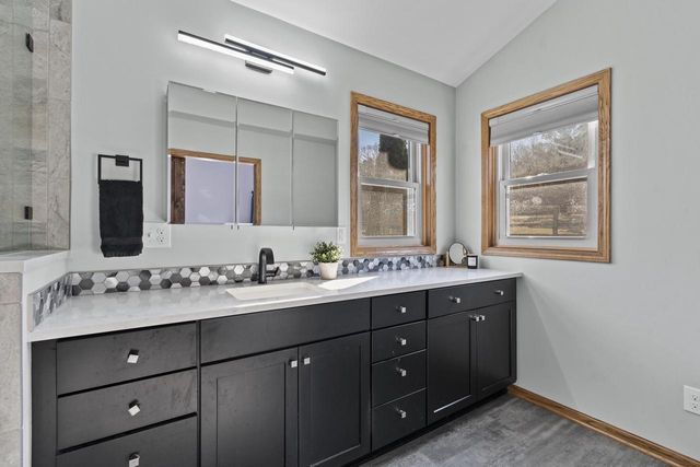 W296S2982 Molly LANE S, Waukesha, WI 53188