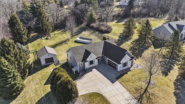 W296S2982 Molly LANE S, Waukesha, WI 53188