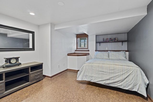 W296S2982 Molly LANE S, Waukesha, WI 53188