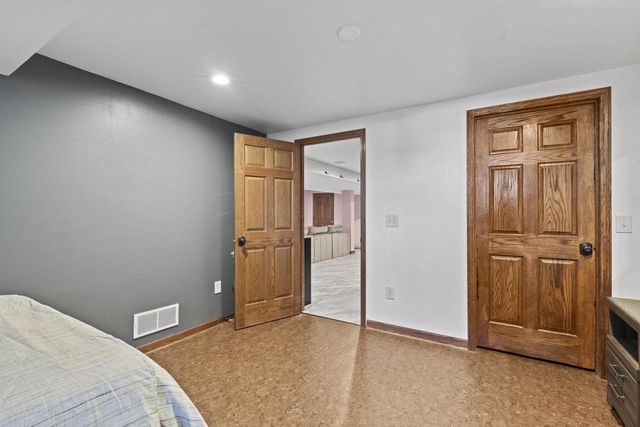 W296S2982 Molly LANE S, Waukesha, WI 53188