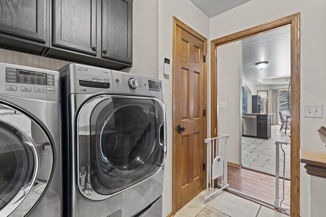 W296S2982 Molly LANE S, Waukesha, WI 53188