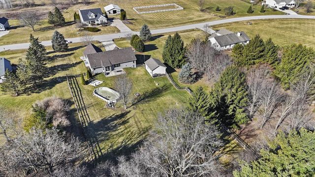 W296S2982 Molly LANE S, Waukesha, WI 53188