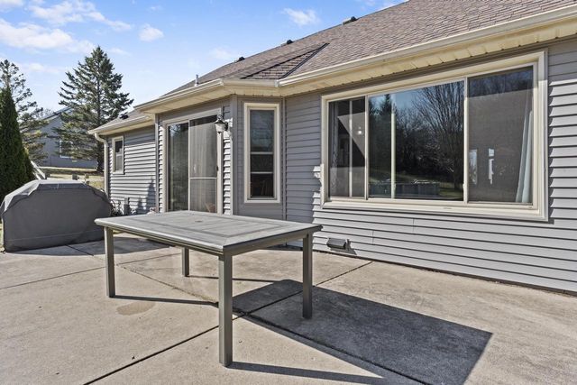 W296S2982 Molly LANE S, Waukesha, WI 53188