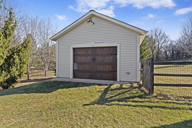 W296S2982 Molly LANE S, Waukesha, WI 53188