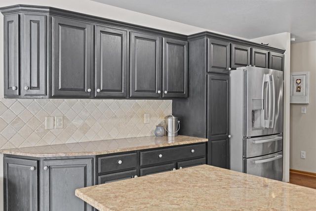 W296S2982 Molly LANE S, Waukesha, WI 53188