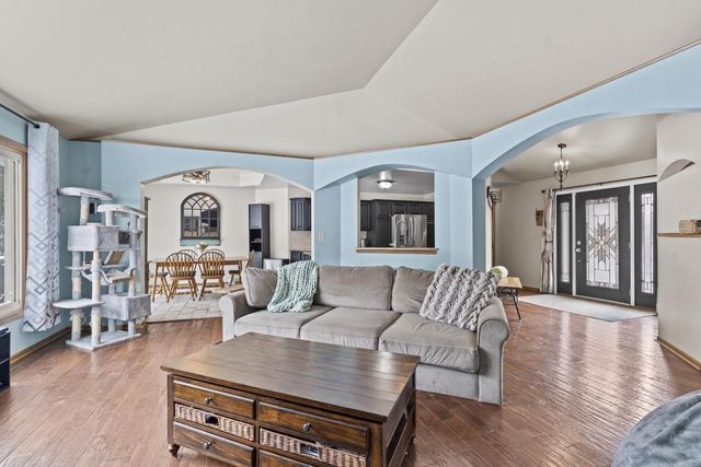 W296S2982 Molly LANE S, Waukesha, WI 53188