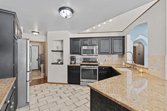 W296S2982 Molly LANE S, Waukesha, WI 53188