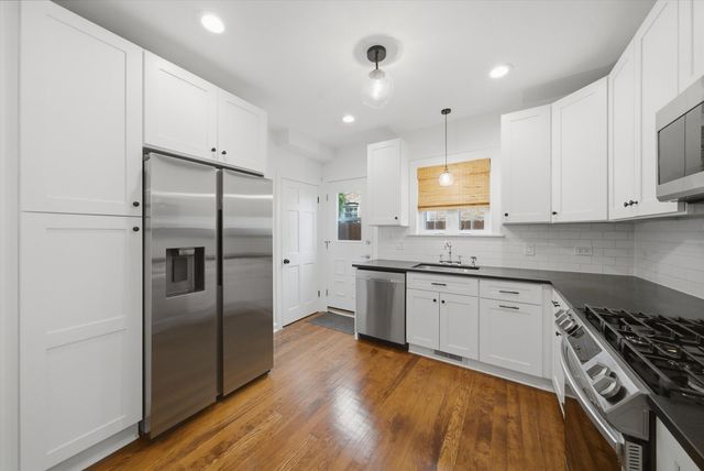 7821 W Thorndale Avenue, Chicago, IL 60631