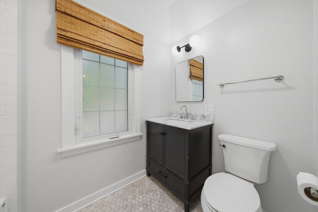 7821 W Thorndale Avenue, Chicago, IL 60631