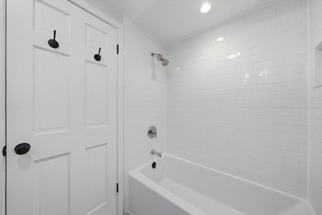 7821 W Thorndale Avenue, Chicago, IL 60631