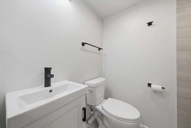 7821 W Thorndale Avenue, Chicago, IL 60631