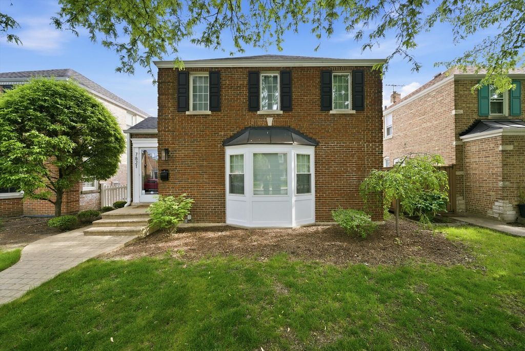 7821 W Thorndale Avenue, Chicago, IL 60631