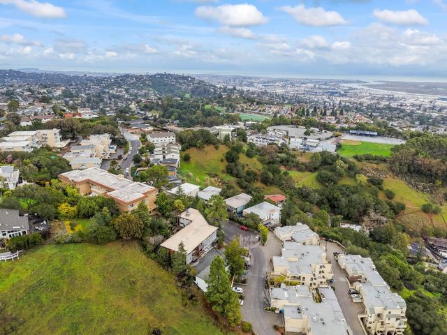 416 Portofino Drive 206, San Carlos, CA 94070