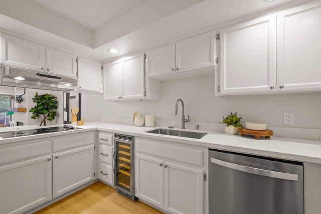 416 Portofino Drive 206, San Carlos, CA 94070