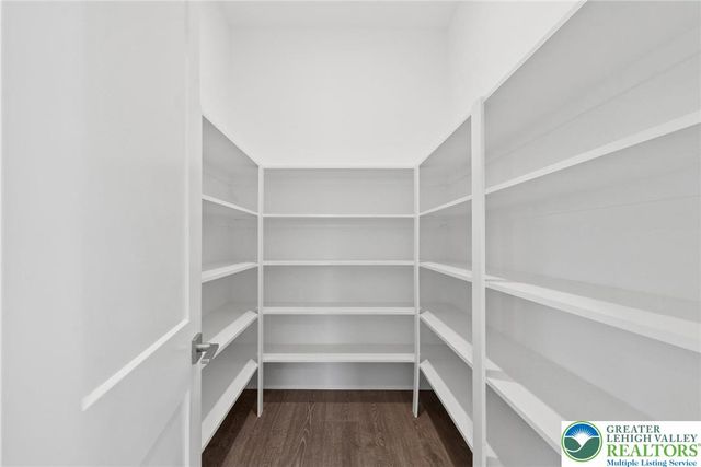 5683 Frederick Drive, Freemansburg, PA 18017