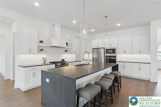 5683 Frederick Drive, Freemansburg, PA 18017