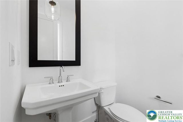 5683 Frederick Drive, Freemansburg, PA 18017