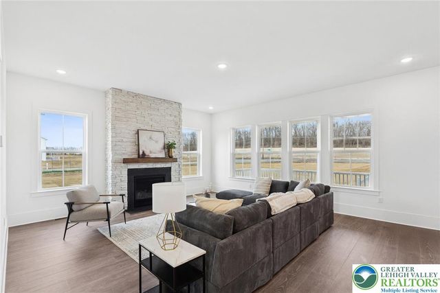 5683 Frederick Drive, Freemansburg, PA 18017