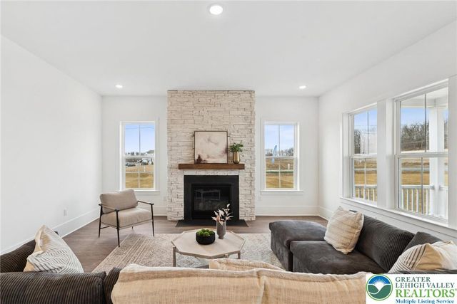 5683 Frederick Drive, Freemansburg, PA 18017