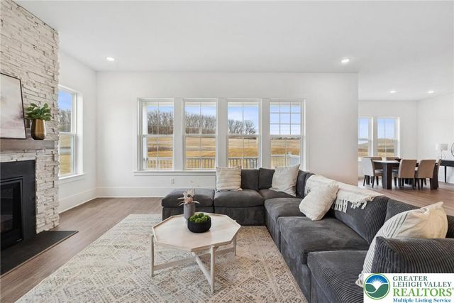 5683 Frederick Drive, Freemansburg, PA 18017