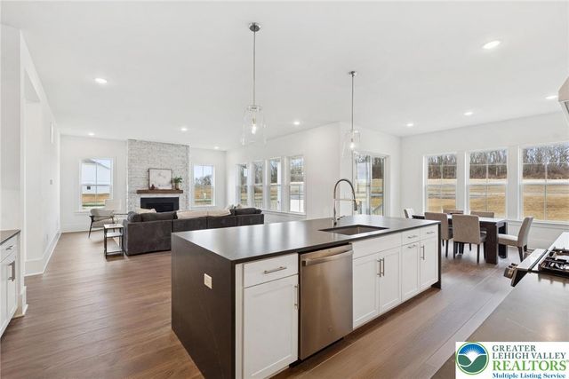 5683 Frederick Drive, Freemansburg, PA 18017