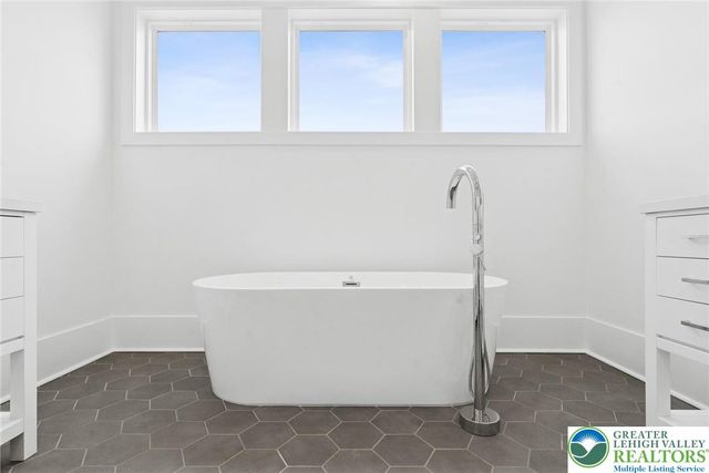 5683 Frederick Drive, Freemansburg, PA 18017