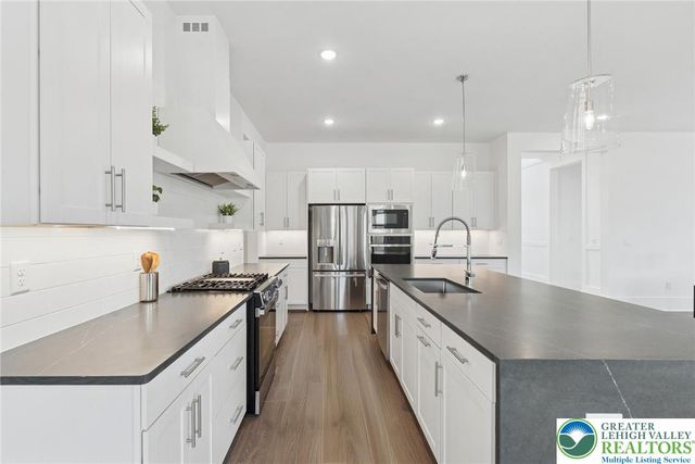 5683 Frederick Drive, Freemansburg, PA 18017