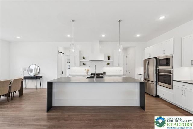 5683 Frederick Drive, Freemansburg, PA 18017