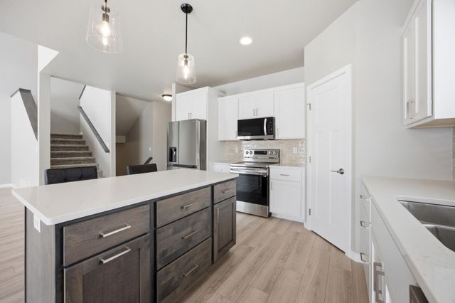 4759 32 Street S, Fargo, ND 58104