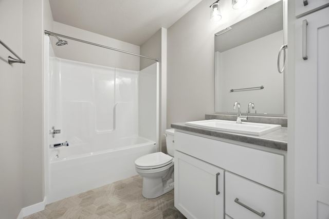 4759 32 Street S, Fargo, ND 58104