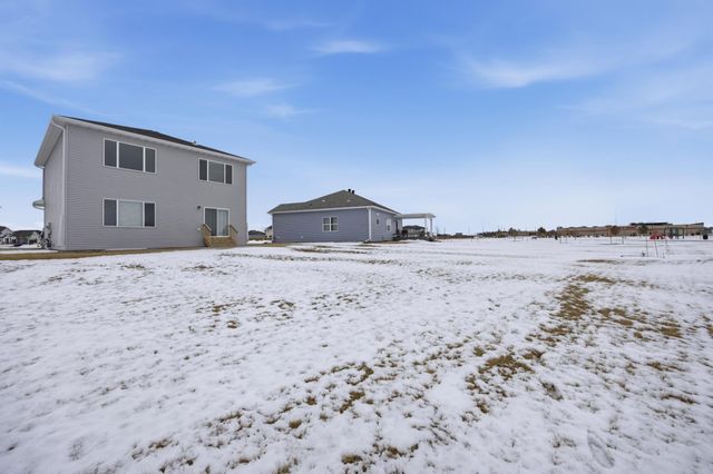 4759 32 Street S, Fargo, ND 58104