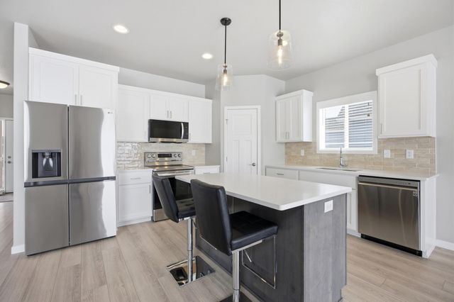 4759 32 Street S, Fargo, ND 58104